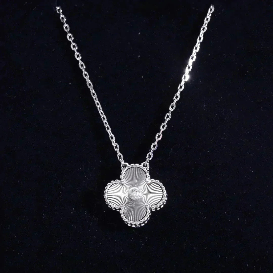[vivabelle]CLOVER  15MM DIAMOND LASER NECKLACE SILVER