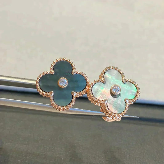 [vivabelle]CLOVER MEDIUM 1 MOTIFS GRAY MOP  DIAMOND EARRINGS