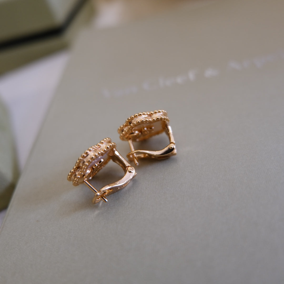 [vivabelle]LUCKY PINK GOLD WHITE MOP EARRINGS