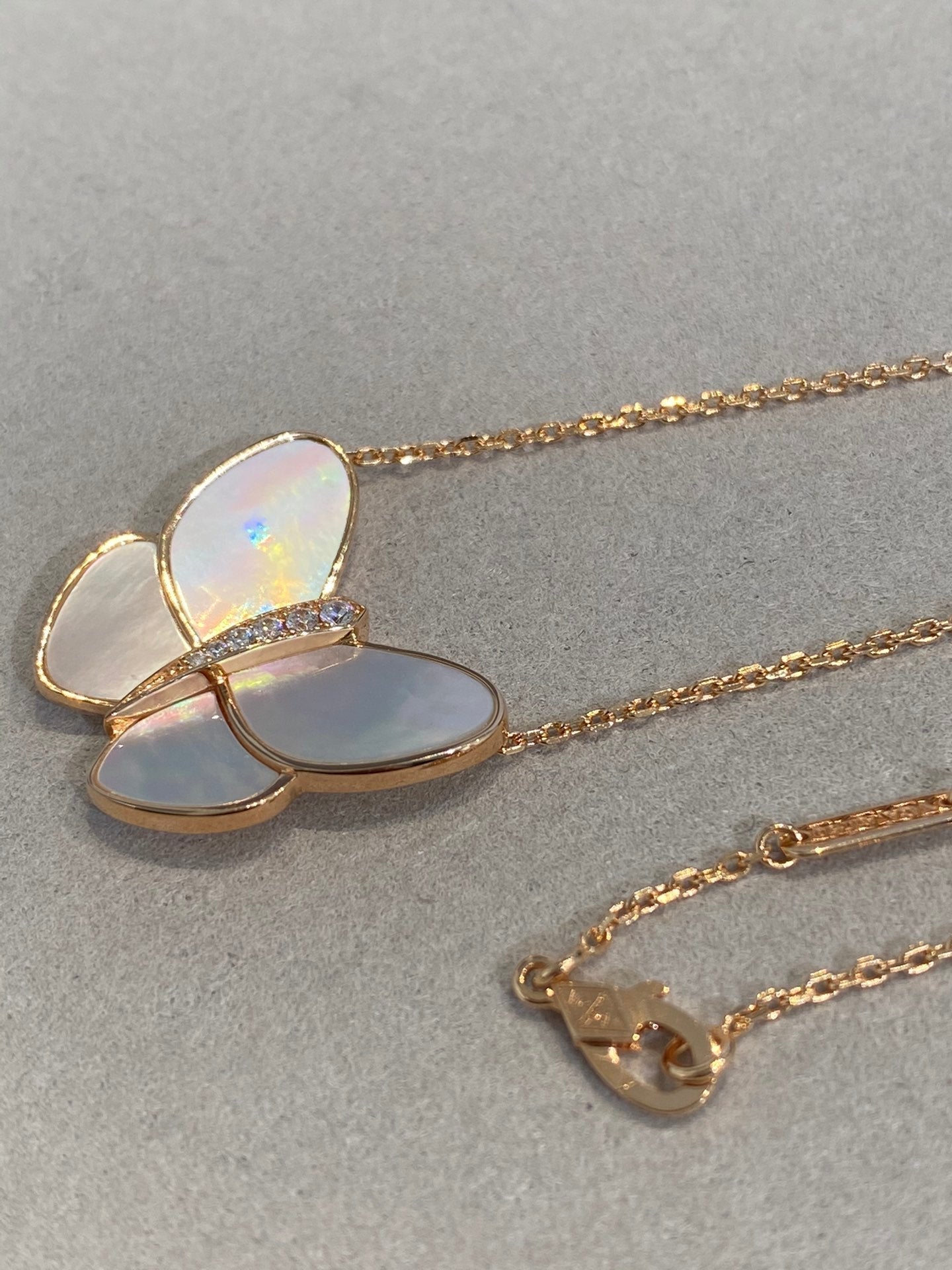 [vivabelle]BUTTERFLY GOLD MOP DIAMOND NECKLACE
