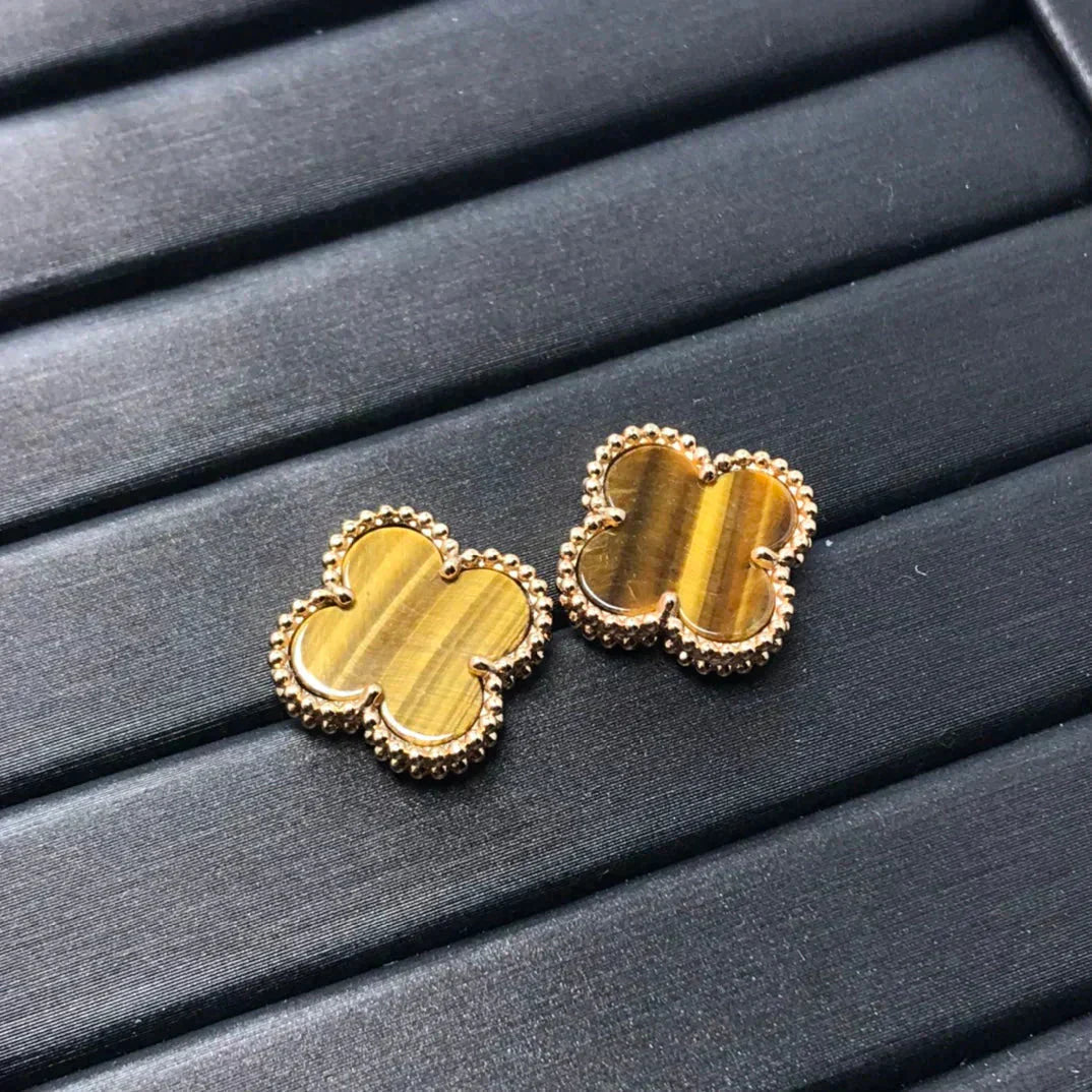 [vivabelle]CLOVER MEDIUM 1 MOTIFS TIGER EYE EARRINGS