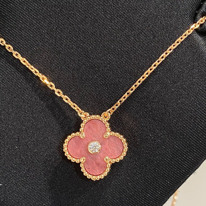[vivabelle]CLOVER 15MM DIAMOND RHODONITE NECKLACE