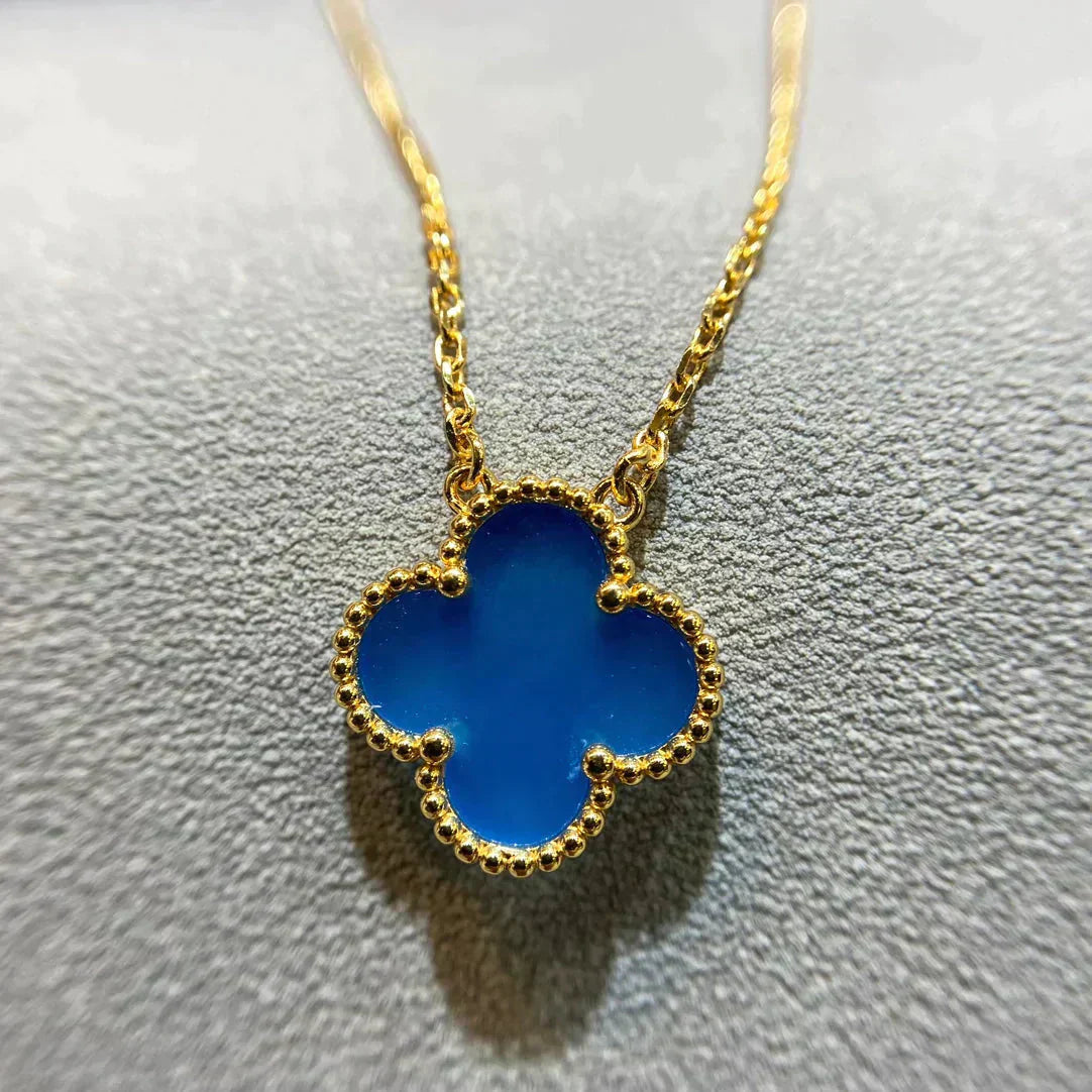 [vivabelle]CLOVER 15MM BLUE AGATE NECKLACE
