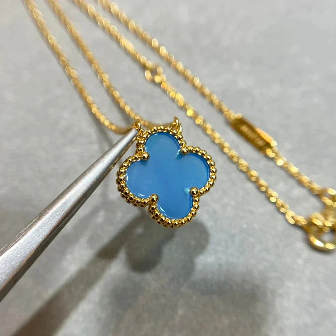 [vivabelle]CLOVER 15MM BLUE AGATE NECKLACE