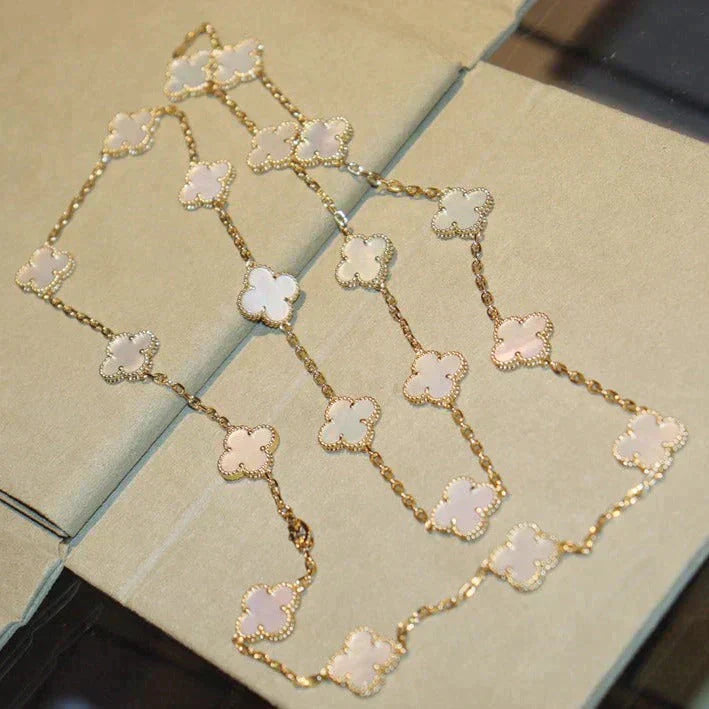 [vivabelle]CLOVER 20 MOTIFS WHITE MOP NECKLACE
