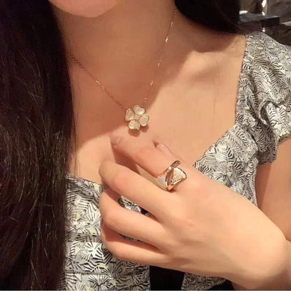 [vivabelle]CLOVER MOP DIAMOND ROSE GOLD NECKLACE
