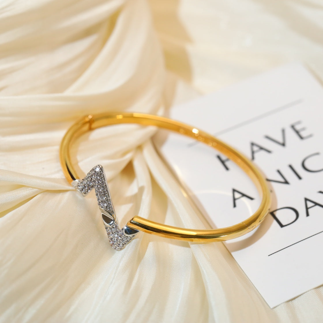 [vivabelle]VOLTE UPSITE DOWN GOLD DIAMOND BRACELET