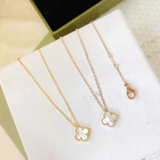 [vivabelle]CLOVER MINI 9.5MM WHITE MOTHER-OF-PEARL NECKLACE