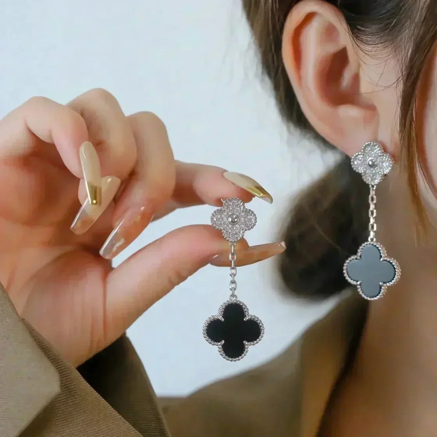 [vivabelle]CLOVER 2 MOTIFS  DIAMOND ONYX EARRINGS SILVER