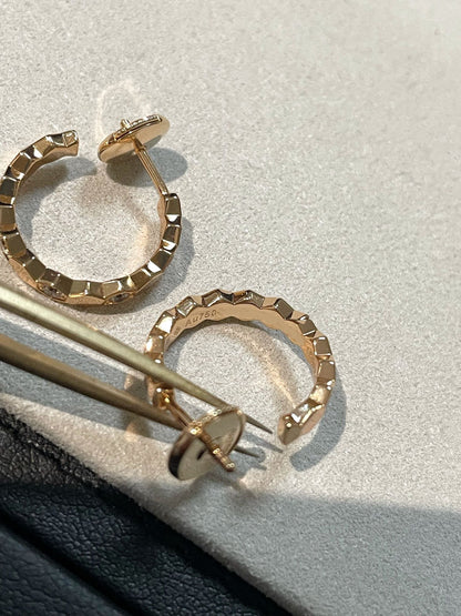 [vivabelle]Ring in Form eines vierblättrigen Kleeblatts mit hohlem Design