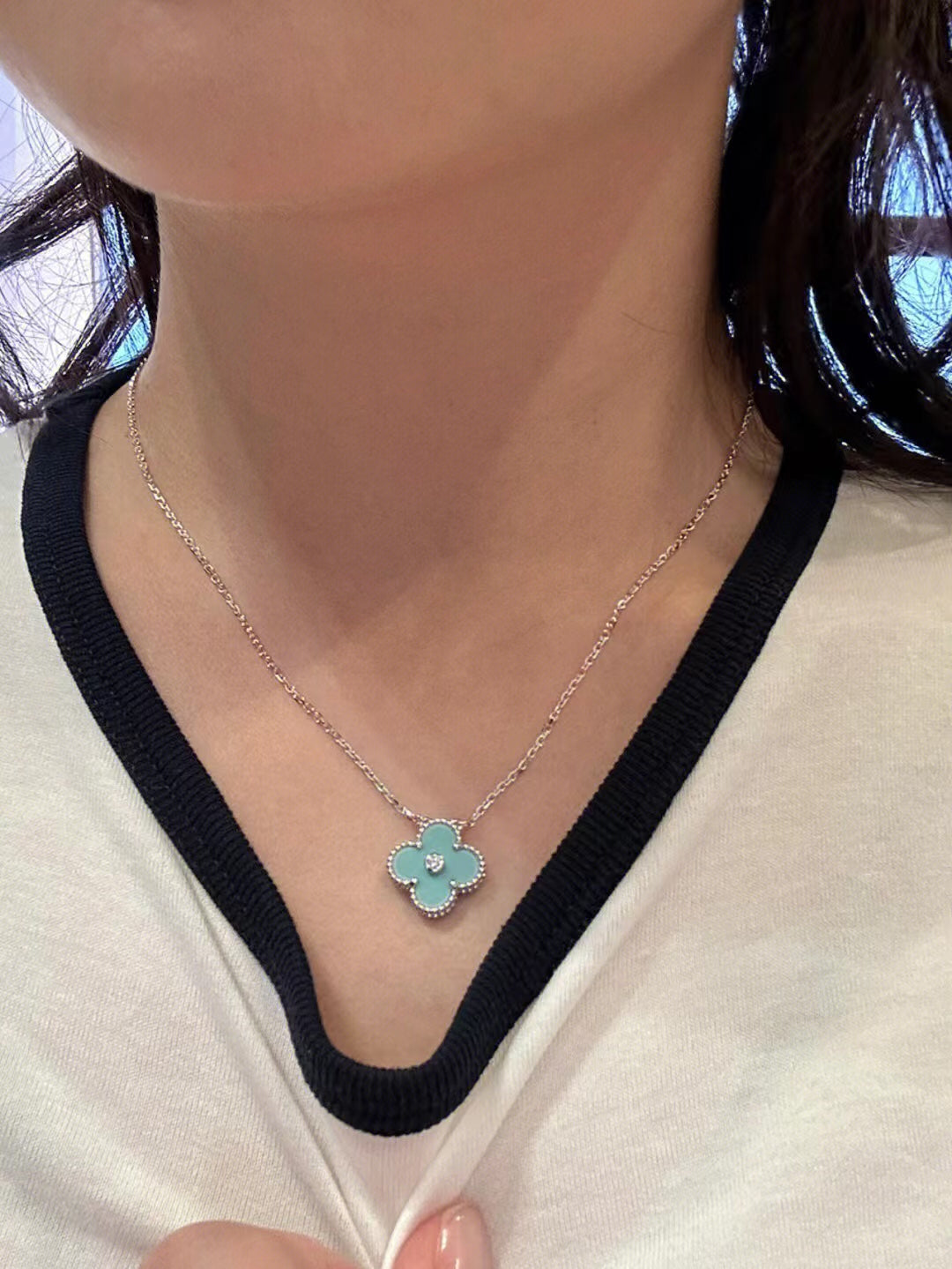 [vivabelle]CLOVER 1 DIAMOND LIGHT BLUE SILVER NECKLACE