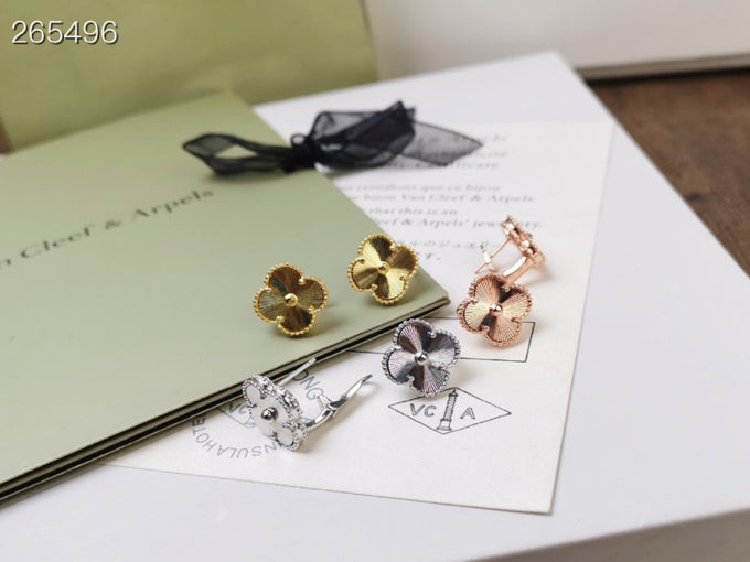 [vivabelle]CLOVER MEDIUM STUD EARRINGS