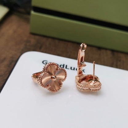 [vivabelle]CLOVER MEDIUM STUD EARRINGS