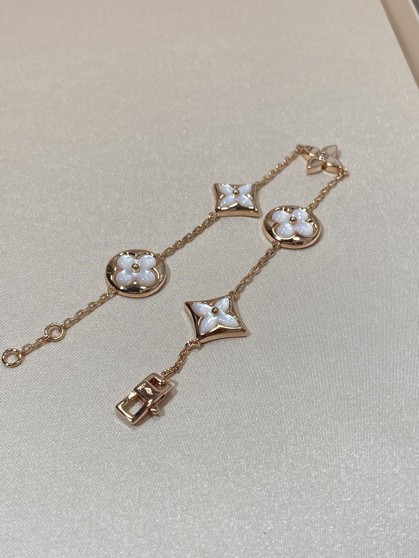 [vivabelle]STAR AND SUN 5 MOTIF MOP PINK GOLD BRACELET