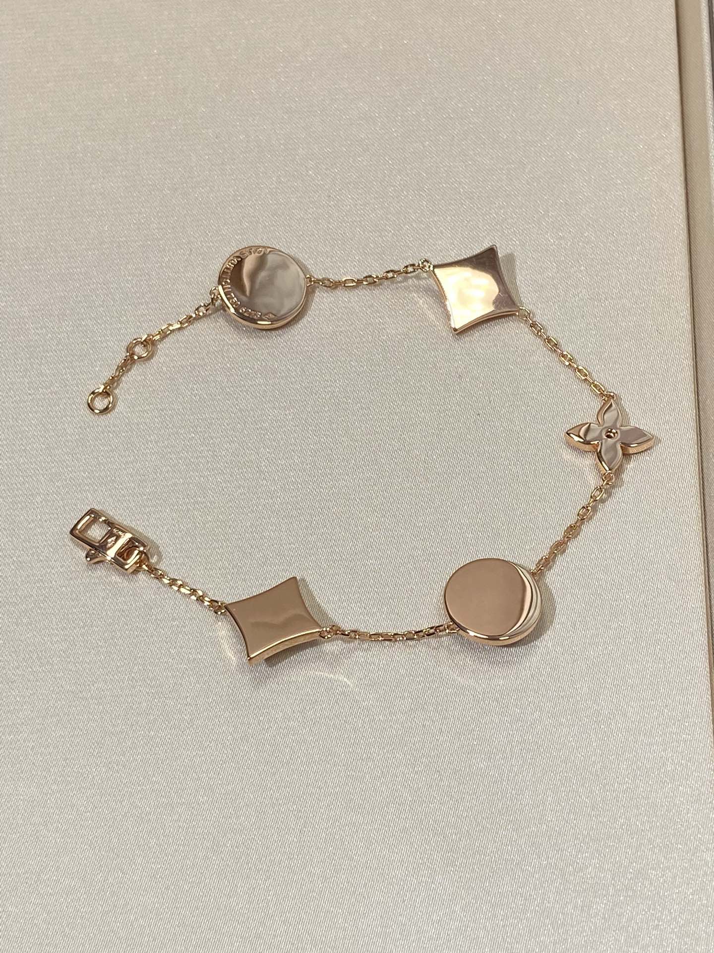 [vivabelle]STAR AND SUN 5 MOTIF MOP PINK GOLD BRACELET