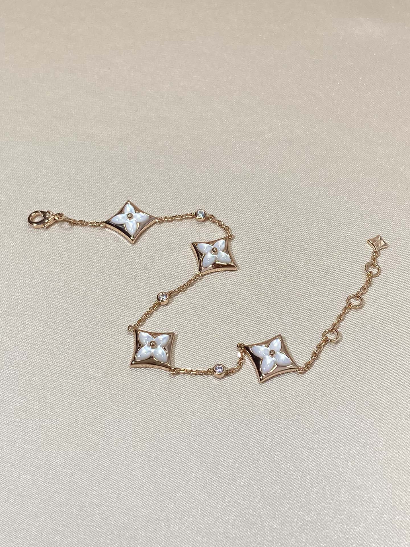 [vivabelle]STAR 4 MOTIF MOP DIAMOND PINK GOLD BRACELET