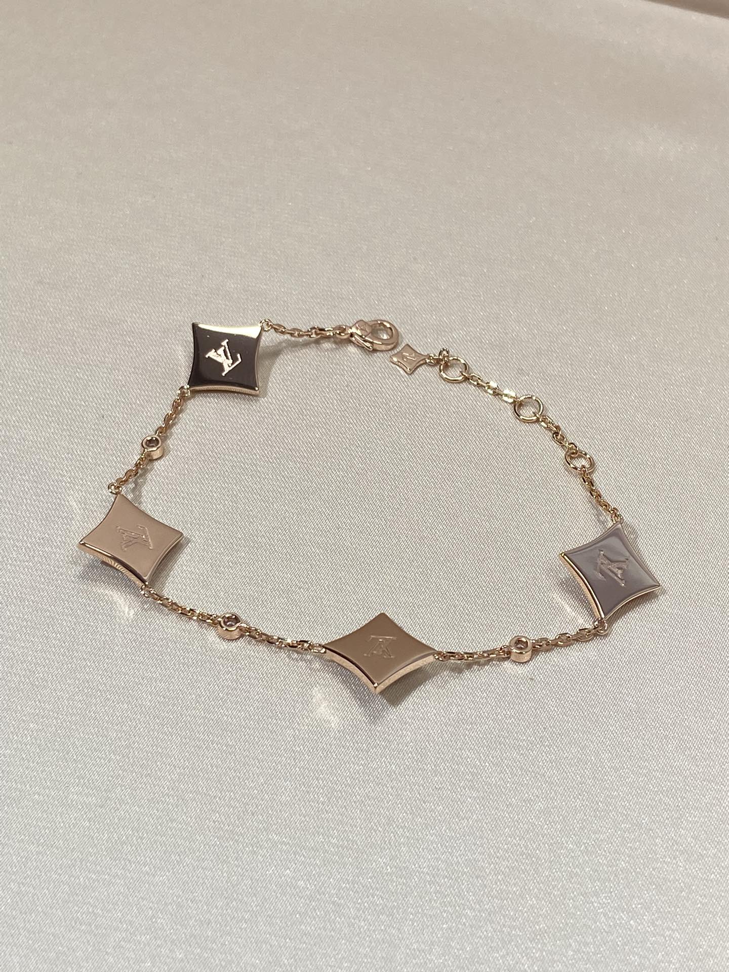 [vivabelle]STAR 4 MOTIF MOP DIAMOND PINK GOLD BRACELET