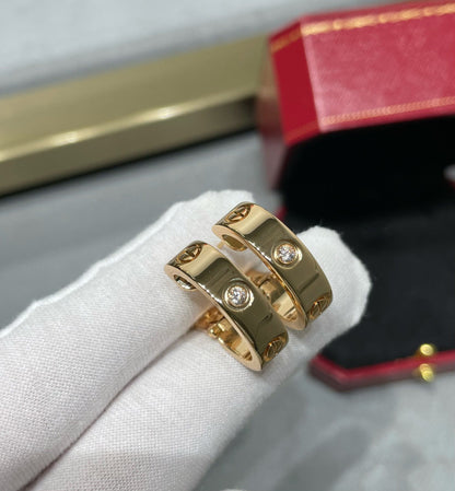 [vivabelle]LOVE 5,5MM 1 DIAMANT OHRRINGE