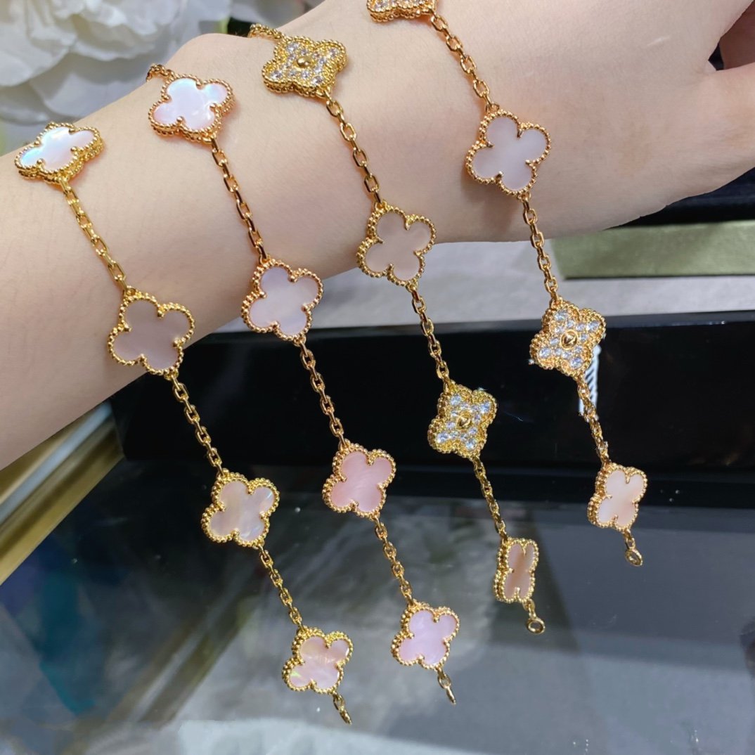 [vivabelle] Armband mit Kleeblatt-Motiv und 5 Diamanten in Rosa und Perlmutt-Rotgold