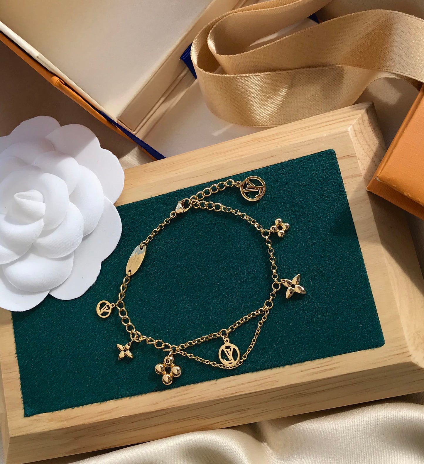 [vivabelle]BLOOMING PINK GOLD MOP BRACELET