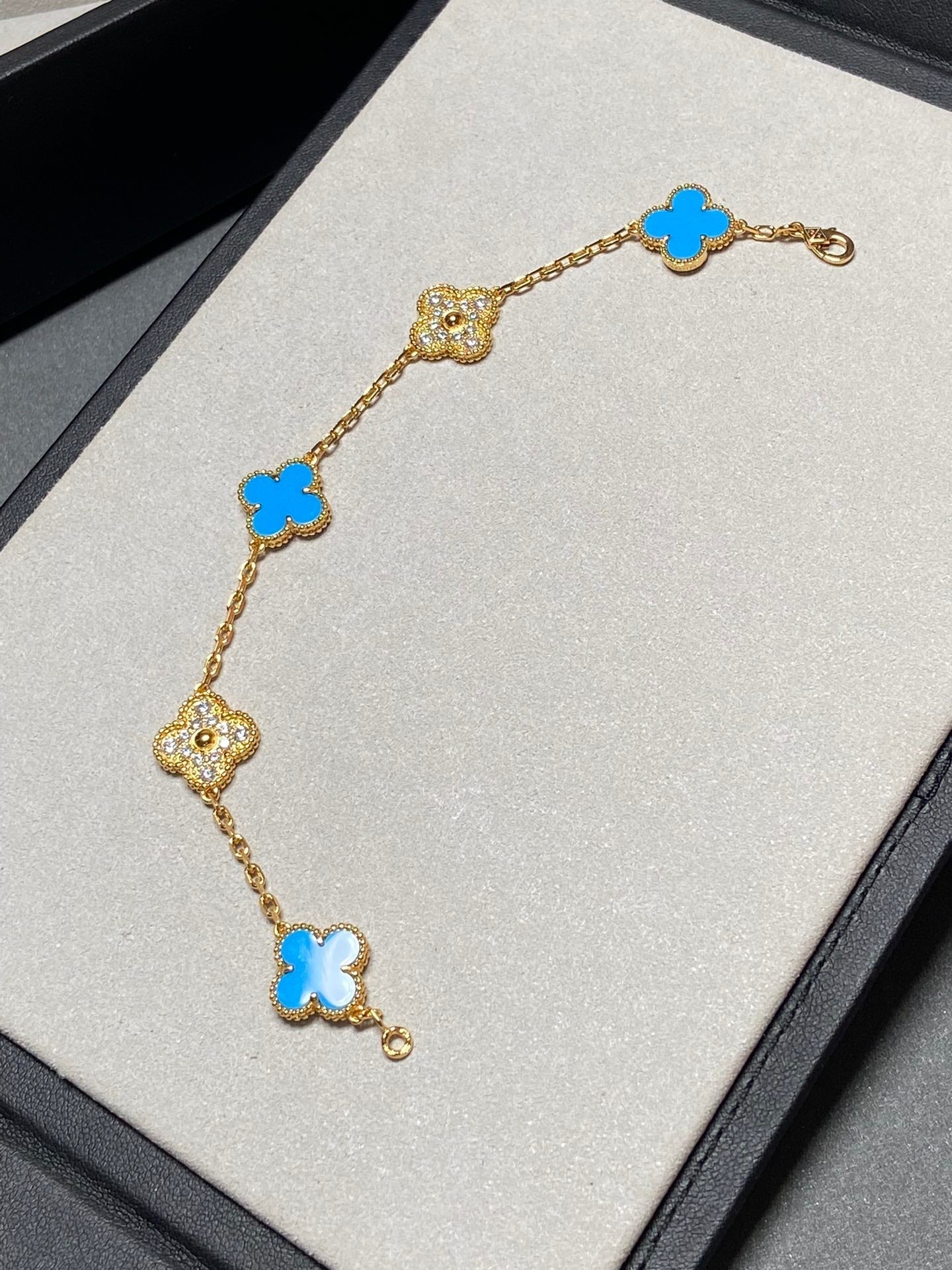 [vivabelle]Klee 5 Motiv Blau Chalzedon Diamant Gold Armband 
