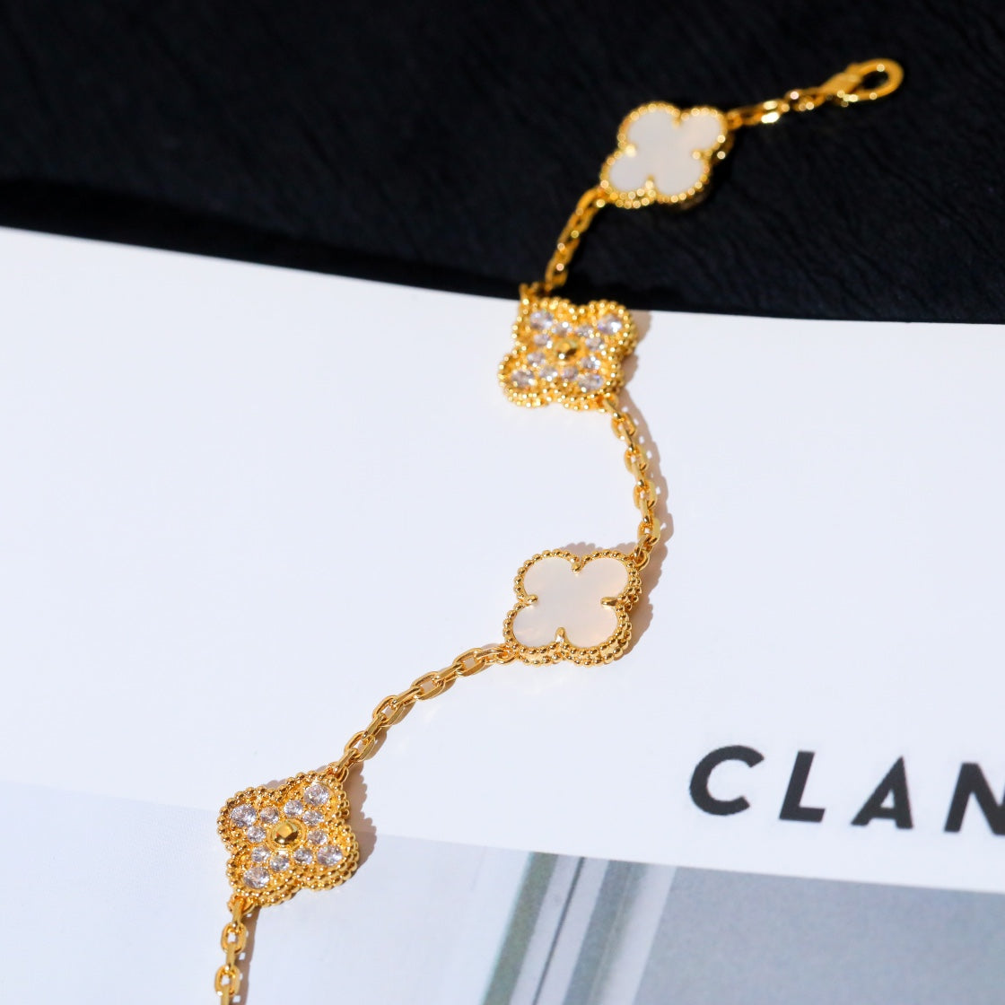[vivabelle]CLOVER ARMBAND 5 MOTIV WEISSER MOP DIAMANT 