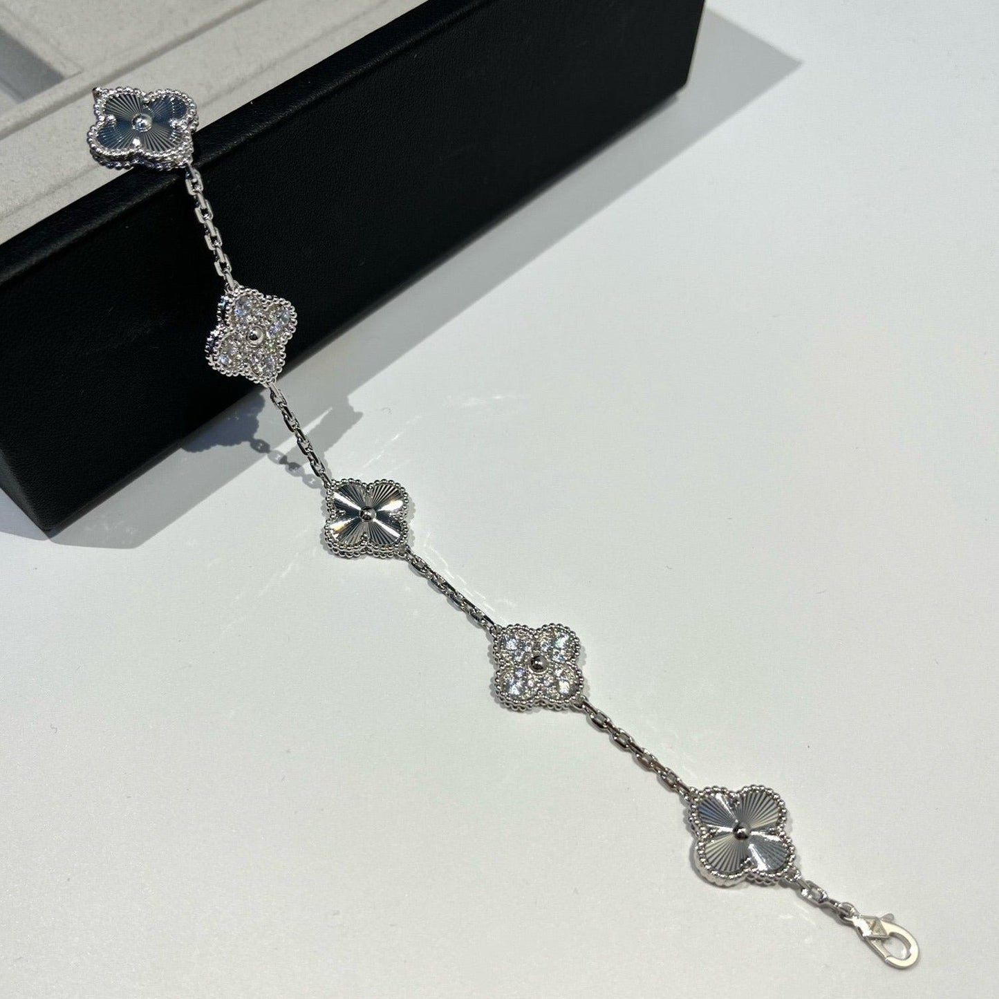 [vivabelle]Silberarmband mit Kleeblatt-Motiv und Diamanten