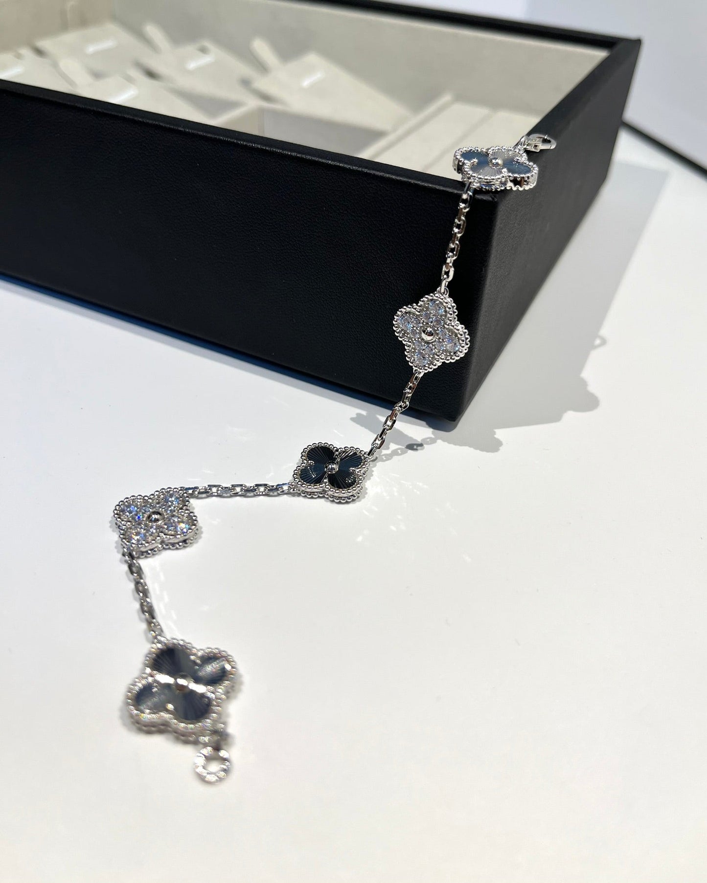 [vivabelle]Silberarmband mit Kleeblatt-Motiv und Diamanten