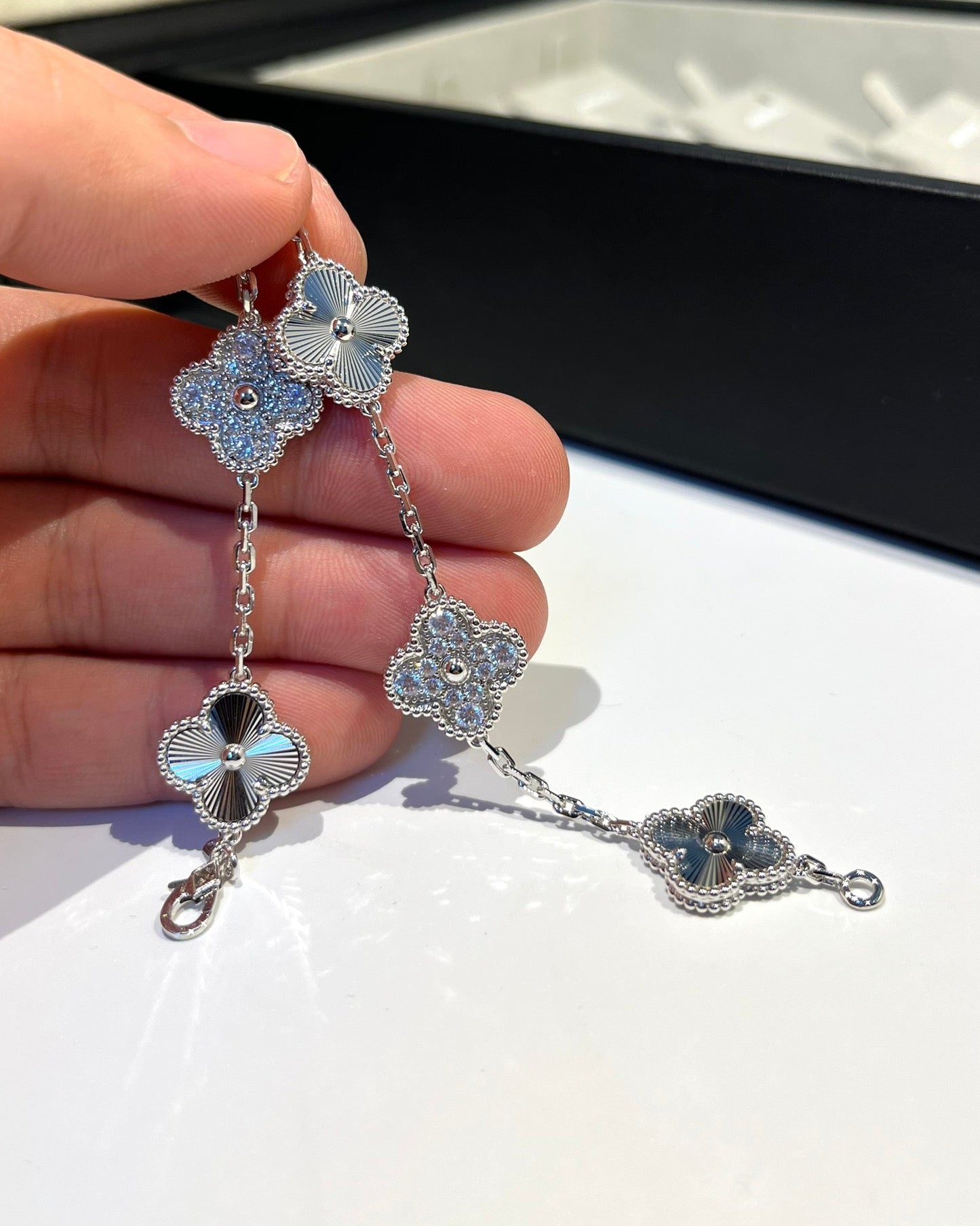 [vivabelle]Silberarmband mit Kleeblatt-Motiv und Diamanten