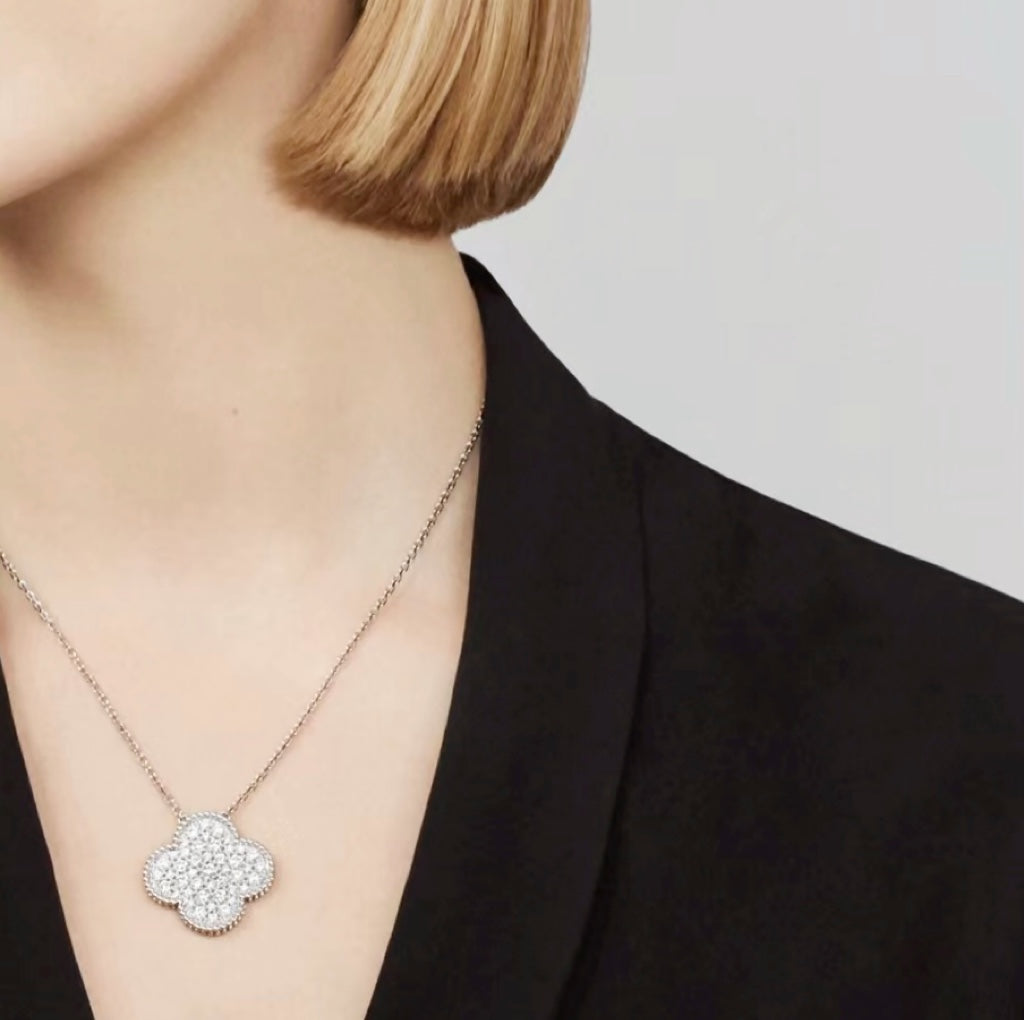 [vivabelle]CLOVER 25MM LARGE PENDANT DIAMOND PAVED SILVER NECKLACE