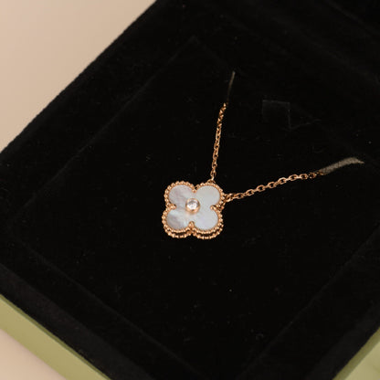 [vivabelle]CLOVER 15MM DIAMOND WHITE FRITILLARIA NECKLACE