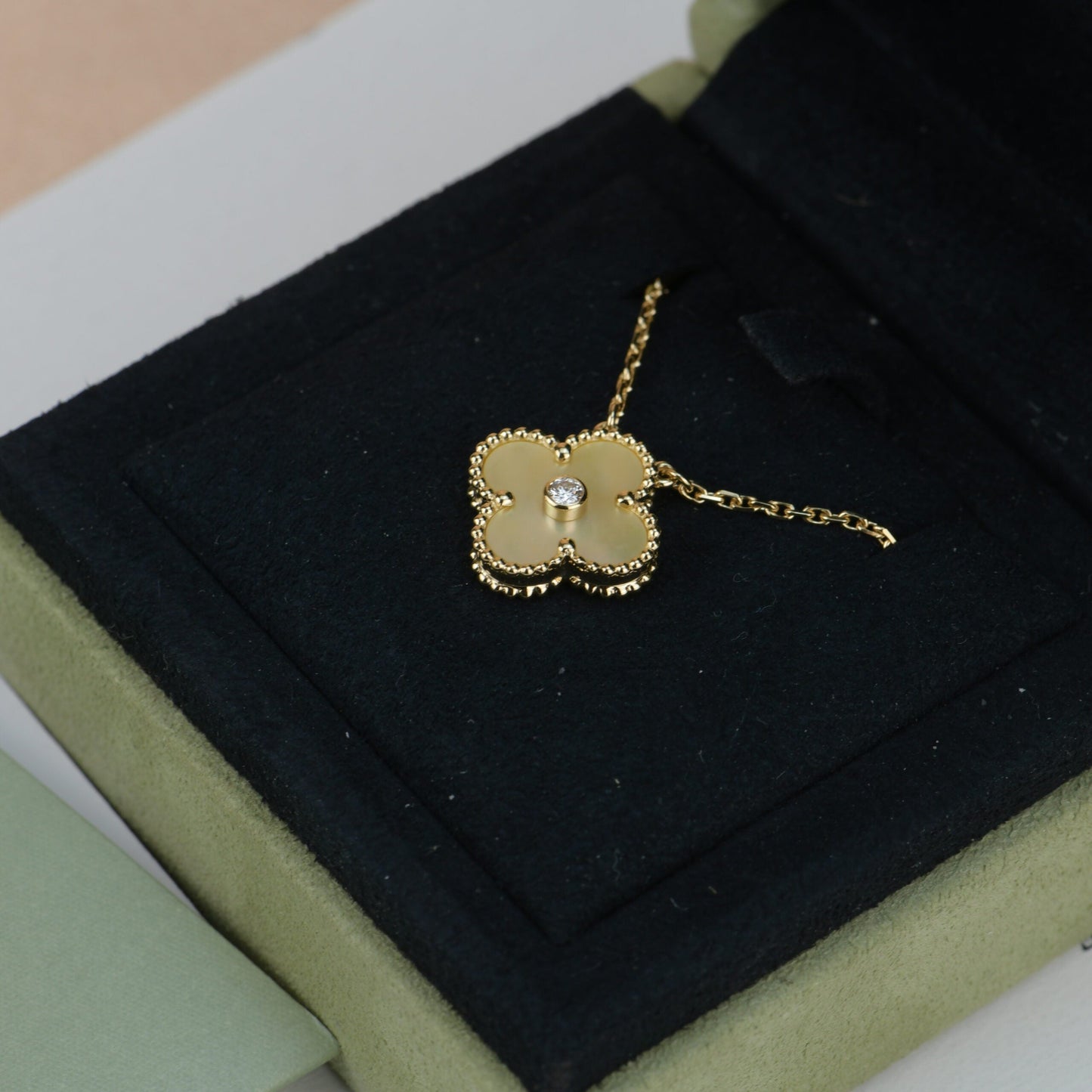 [vivabelle]CLOVER 15MM DIAMOND GOLD MOTHER OF PEARL NECKLACE