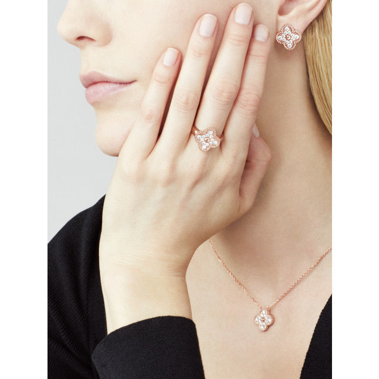 [vivabelle]CLOVER 15MM DIAMOND SINGLE FLOWER NECKLACE