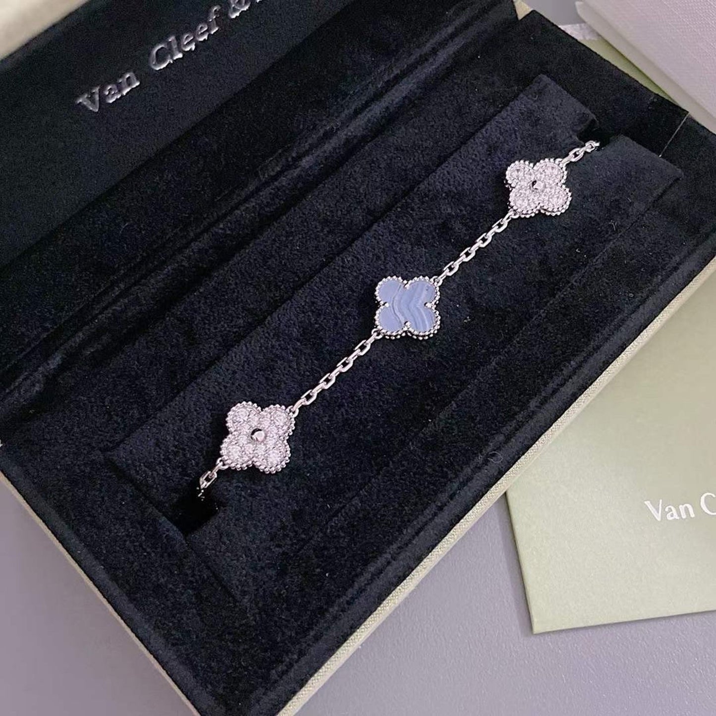 [vivabelle]CLOVER 5 MOTIV DIAMANT LILA CHALCEDON ARMBAND SILBER 