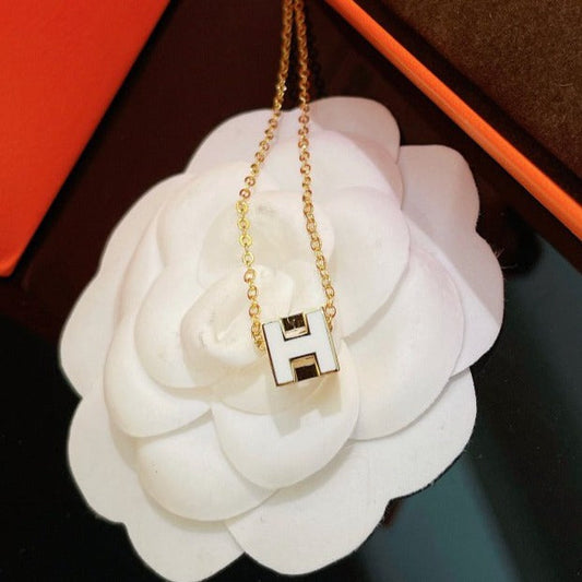 [vivabelle]H WHITE SQUARE GOLD NECKLACE