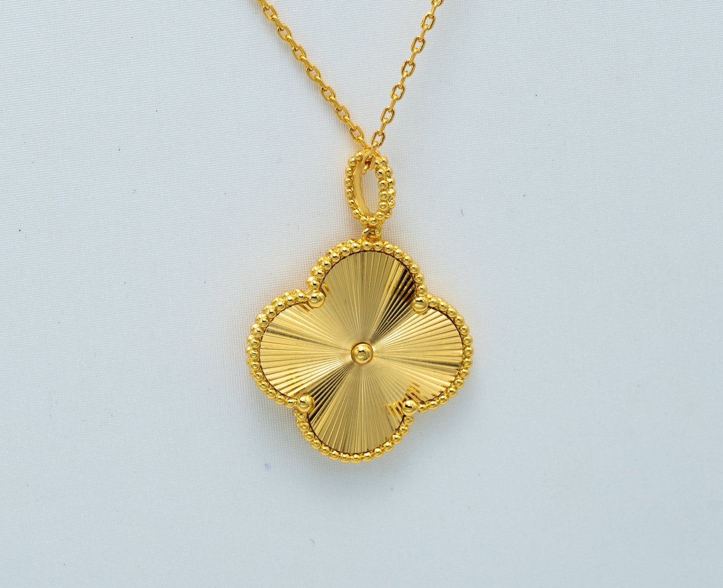 [vivabelle]CLOVER 25MM PEDANT NECKLACE GOLD