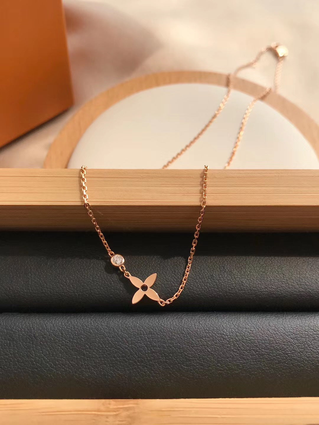 [vivabelle]BLOSSOM PENDANT PINK GOLD AND DIAMOND
