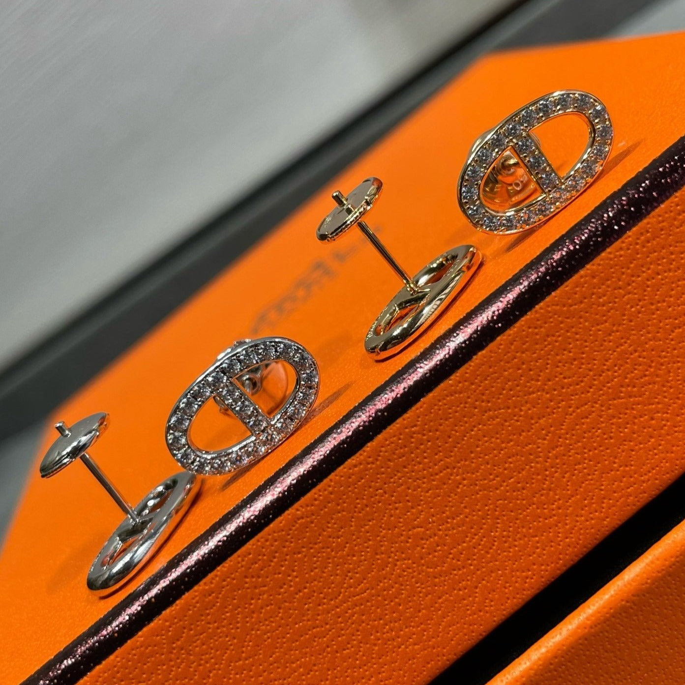 [vivabelle]HM VOLLE DIAMANT-OHRSTECKER MIT SCHWEINENASEN