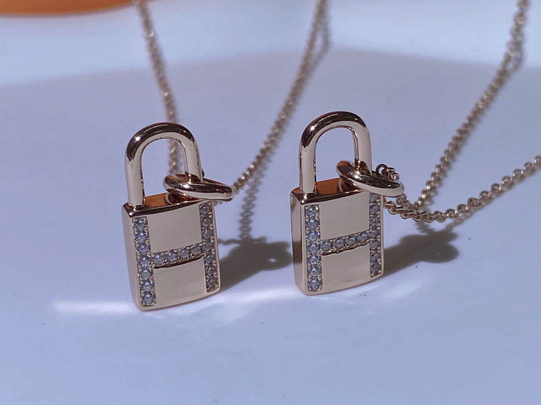 [vivabelle]HM ADVANCED NICHE LOCK HEAD NECKLACE DIAMONDS