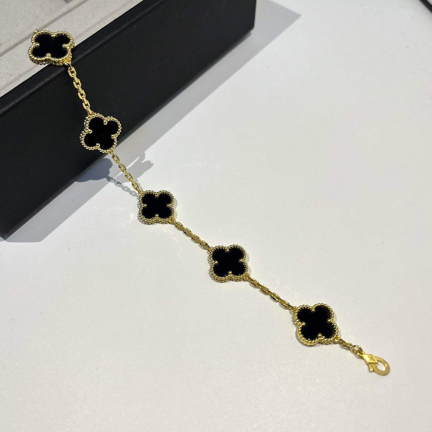 [vivabelle]CLOVER 5 MOTIVE SCHWARZER ONYX ARMBAND 