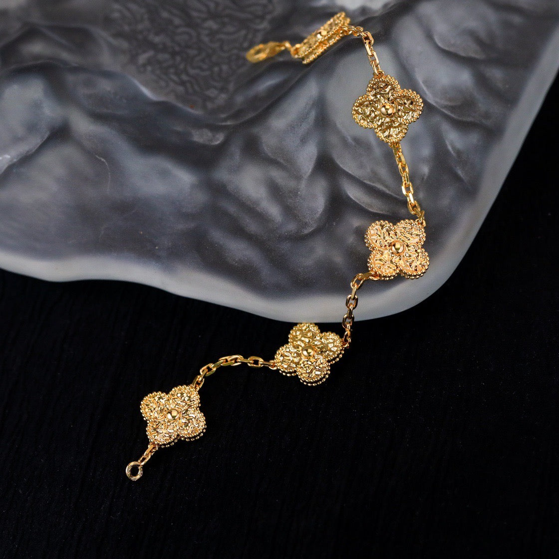 [vivabelle]CLOVER 5 MOTIFS BRONZING BRACELET