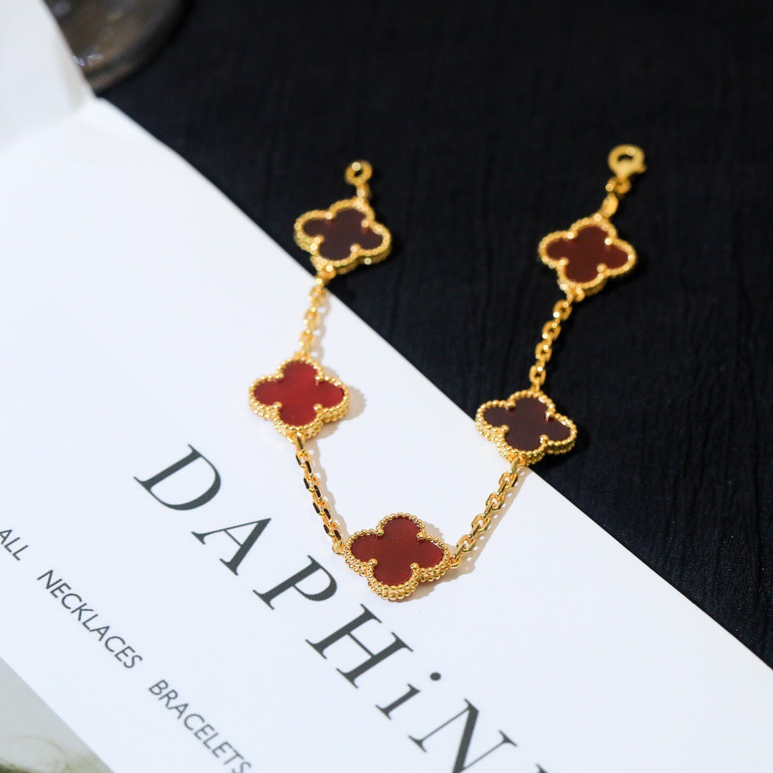 [vivabelle]CLOVER 5 MOTIFS RED AGATE  BRACELET