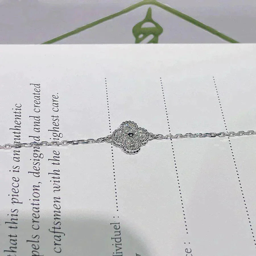 [vivabelle]KLEE-ARMBAND MIT EINZELNER BLUME SILBER
