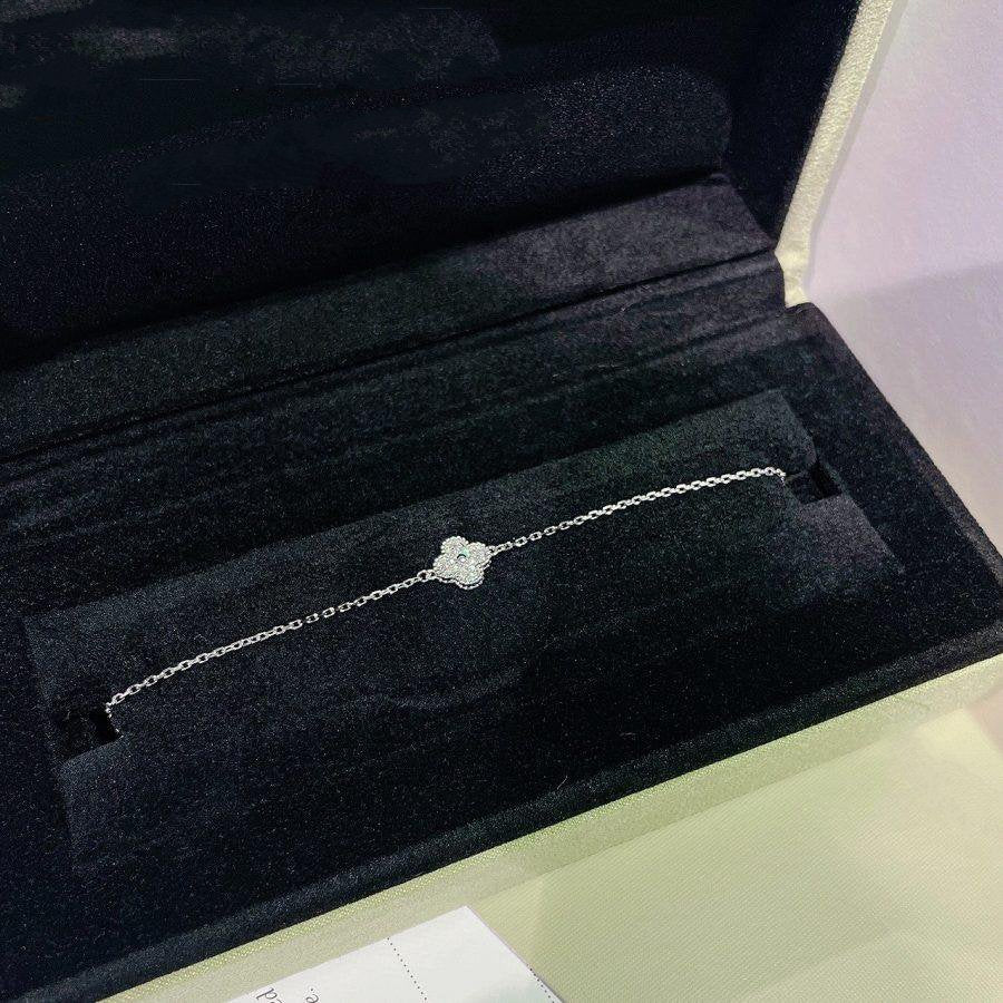 [vivabelle]KLEE-ARMBAND MIT EINZELNER BLUME SILBER