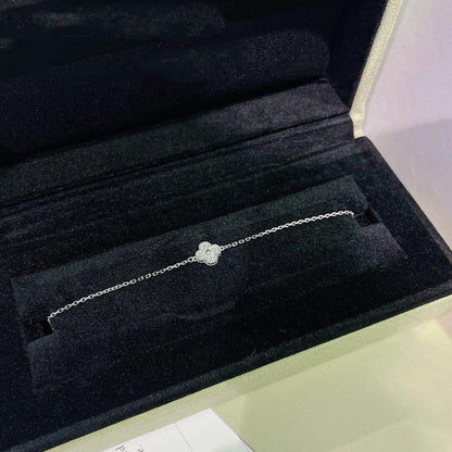 [vivabelle]KLEE-ARMBAND MIT EINZELNER BLUME SILBER