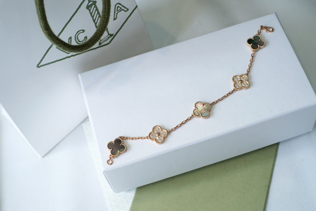 [vivabelle] Armband aus Roségold mit Kleeblatt-Motiven und Diamanten 