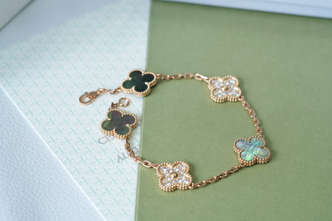 [vivabelle] Armband aus Roségold mit Kleeblatt-Motiven und Diamanten 