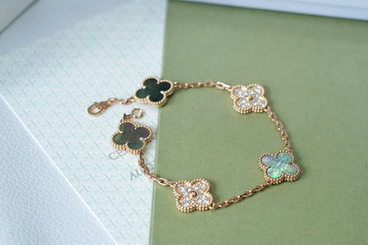 [vivabelle] Armband aus Roségold mit Kleeblatt-Motiven und Diamanten 