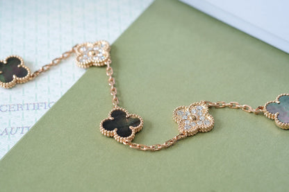 [vivabelle] Armband aus Roségold mit Kleeblatt-Motiven und Diamanten 